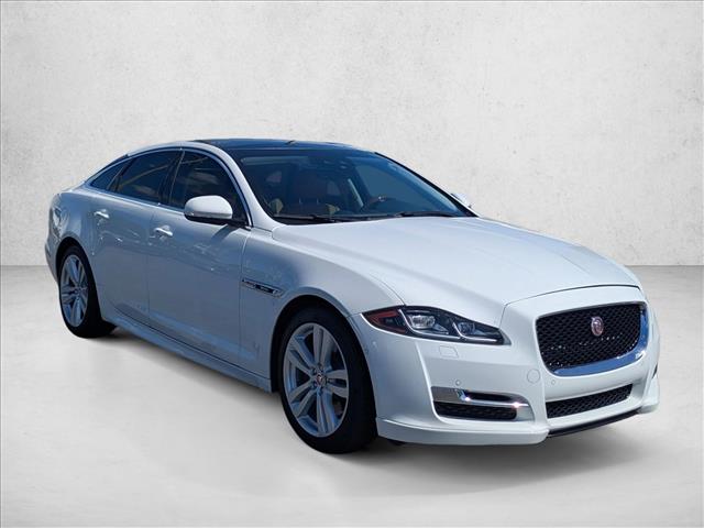2019 Jaguar XJ R-Sport photo 3