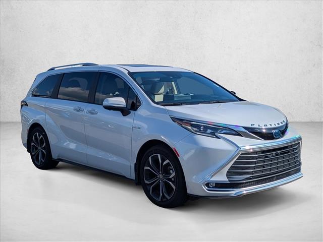 2025 Toyota Sienna Platinum photo 3