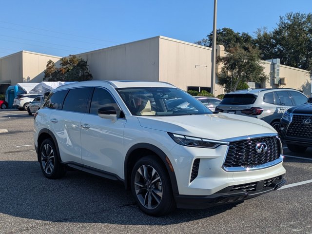 2023 Infiniti QX60 Luxe photo 3
