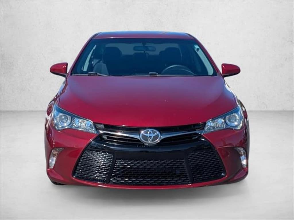 Used 2016 Toyota Camry SE Sedan