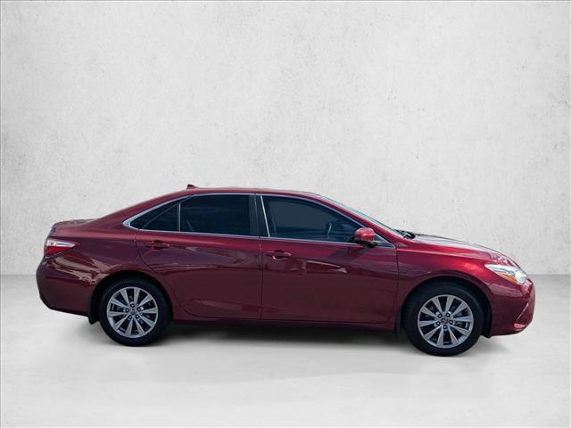 2017 Toyota Camry XLE photo 4