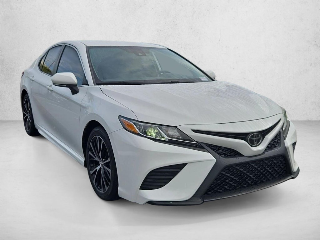 Used 2020 Toyota Camry SE Sedan