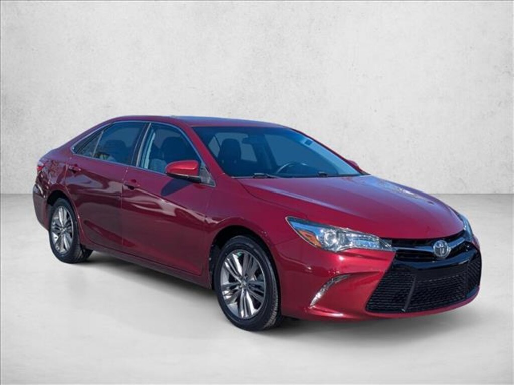 Used 2016 Toyota Camry SE Sedan