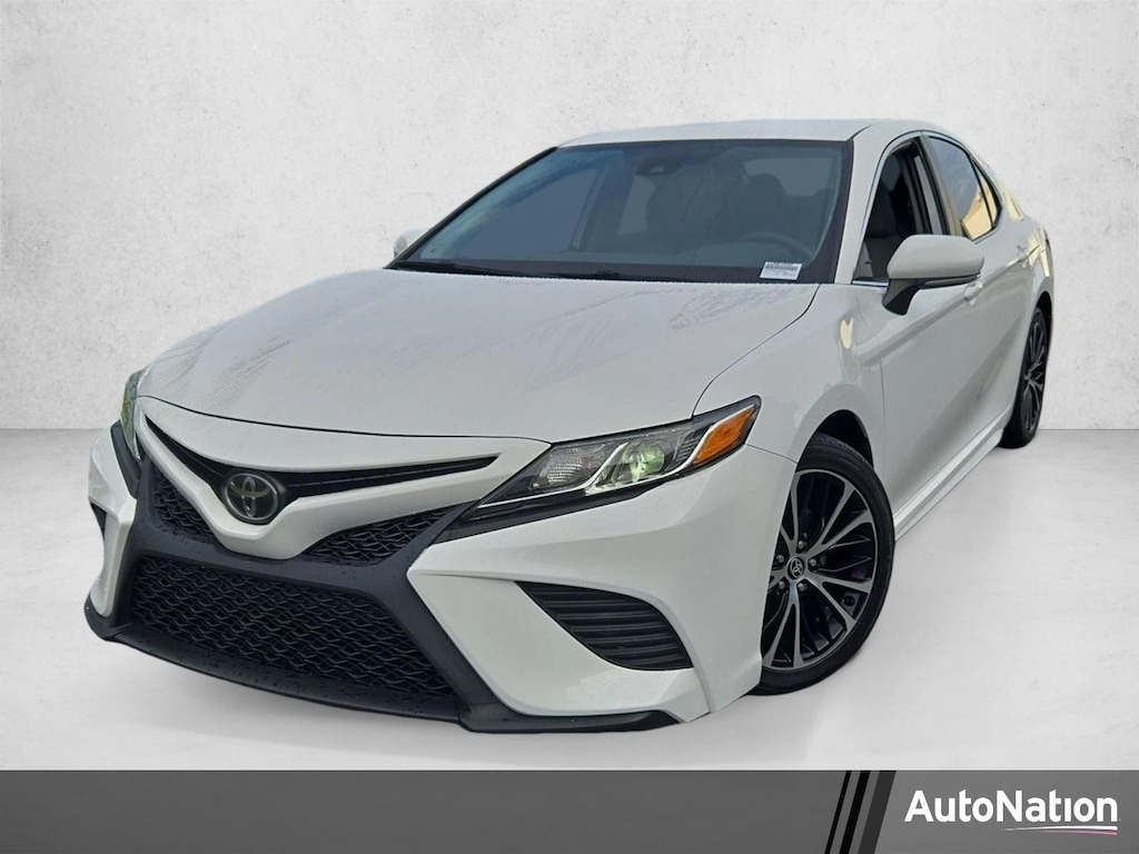 Used 2020 Toyota Camry SE Sedan
