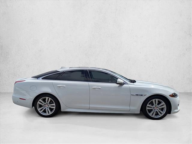 2019 Jaguar XJ R-Sport photo 4