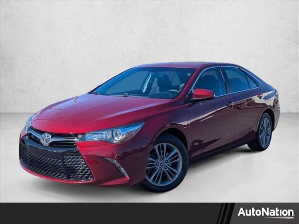Used 2016 Toyota Camry SE Sedan