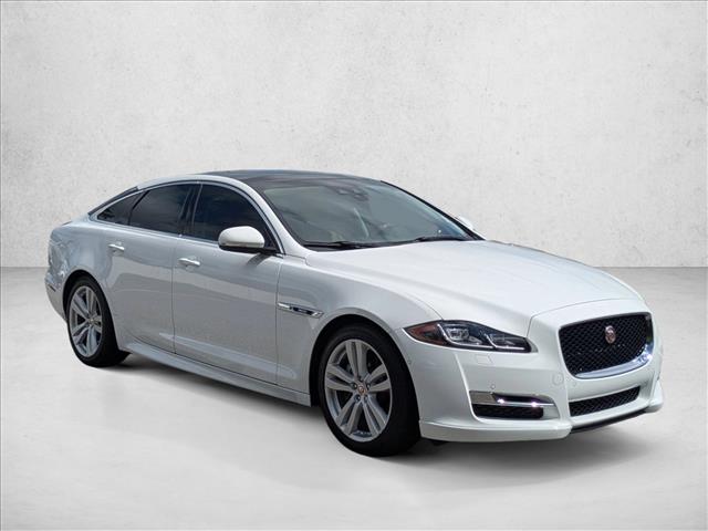 2019 Jaguar XJ R-Sport photo 3
