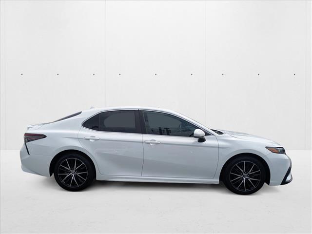2021 Toyota Camry SE photo 4