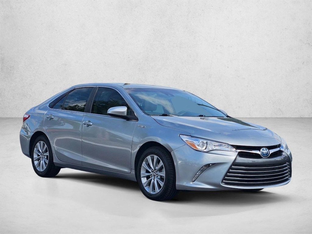 Used 2017 Toyota Camry Hybrid XLE Sedan