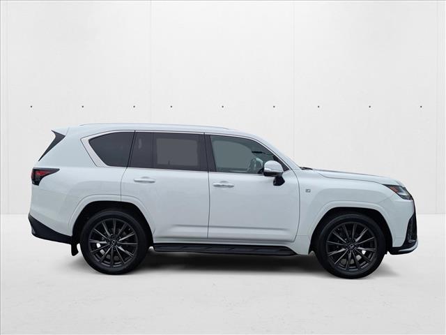 2023 Lexus LX 600 F SPORT photo 4