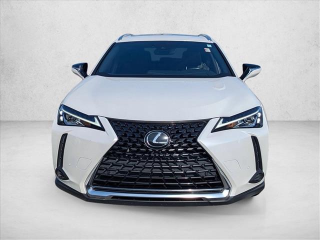 2022 Lexus UX 200 photo 2