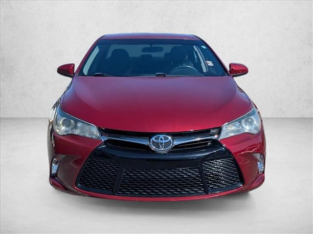 2016 Toyota Camry SE photo 2