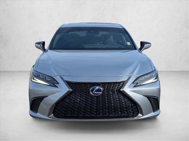 2022 Lexus ES 300h F SPORT photo 2