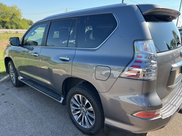 2022 Lexus GX 460 Luxury photo 3
