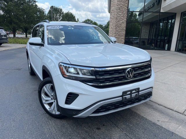 Used 2021 Volkswagen Atlas SE w/Tech with VIN 1V2HR2CA3MC541832 for sale in Centerville, OH