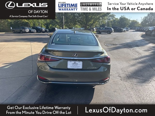 2025 Lexus ES 300h Ultra Luxury photo 4
