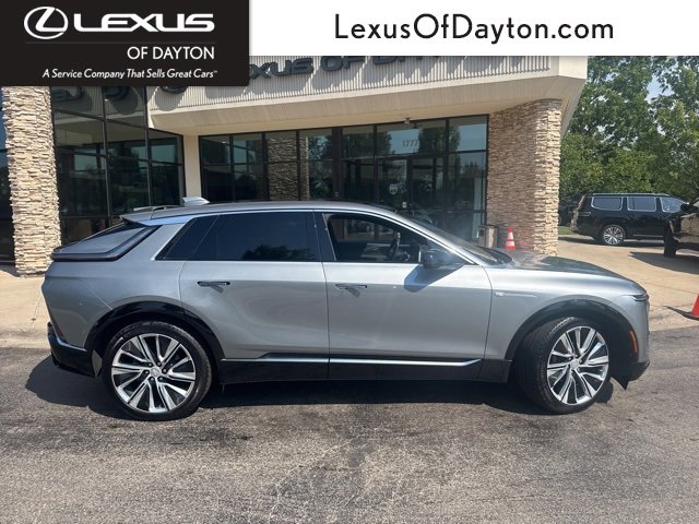 2024 Cadillac Lyriq Luxury photo 2