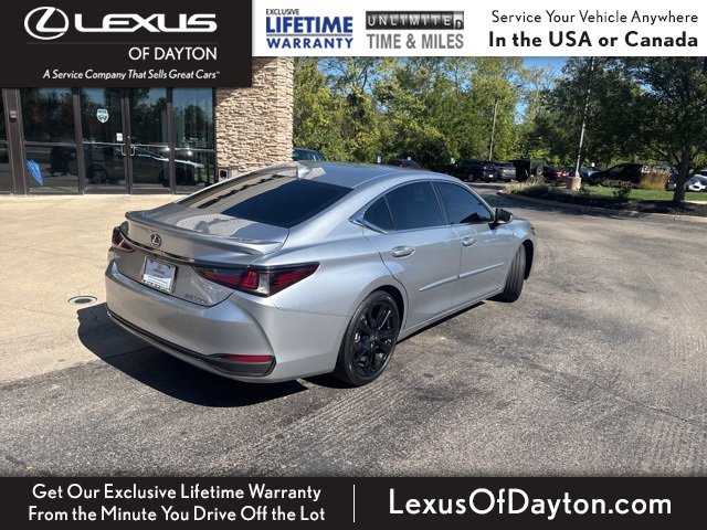 2023 Lexus ES 300h photo 2