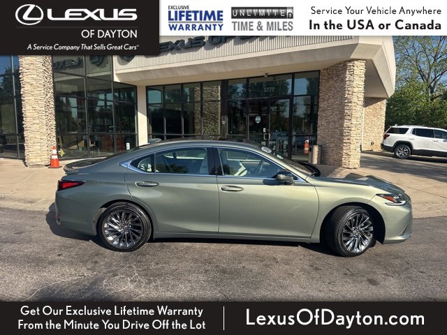 2025 Lexus ES 300h Ultra Luxury photo 2