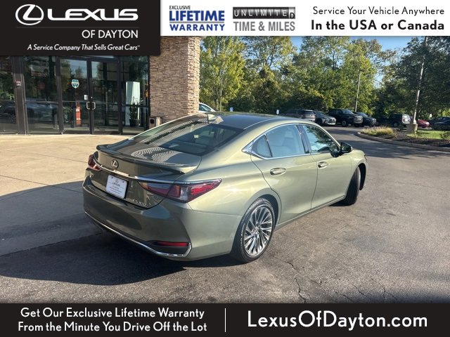 2025 Lexus ES 300h Ultra Luxury photo 3