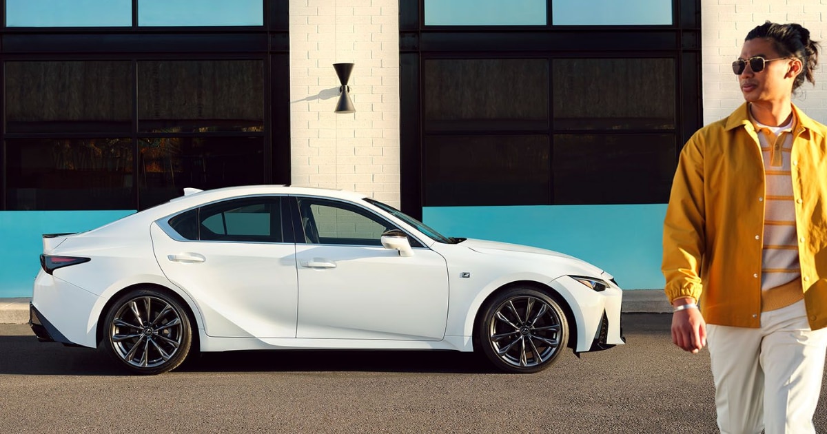2024%20Lexus%20IS%20Near%20Dayton.png