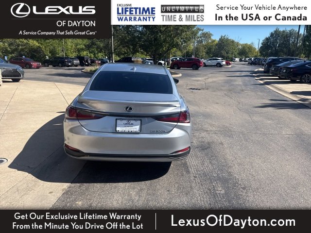2023 Lexus ES 300h photo 3