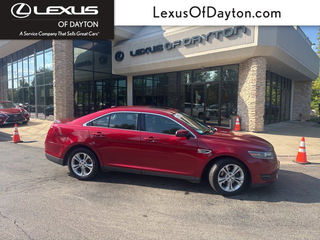 2016 Ford Taurus SEL photo 2