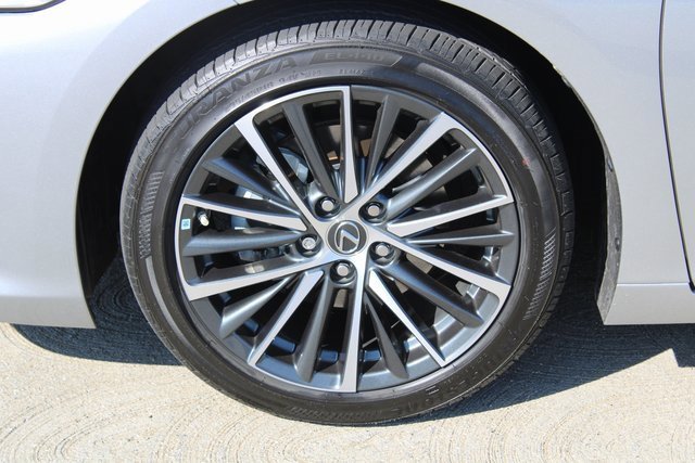 2022 Lexus ES 300h photo 4