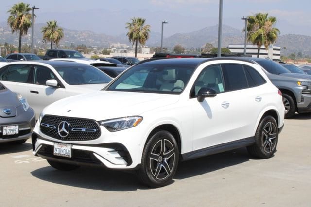 2025 Mercedes-Benz GLC 300 photo 3