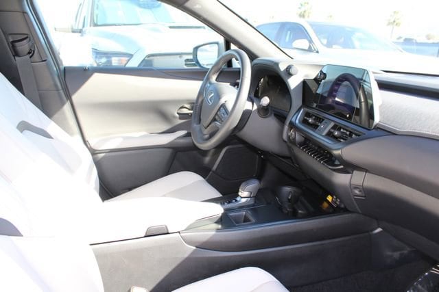 2025 LEXUS UX 300h photo 5