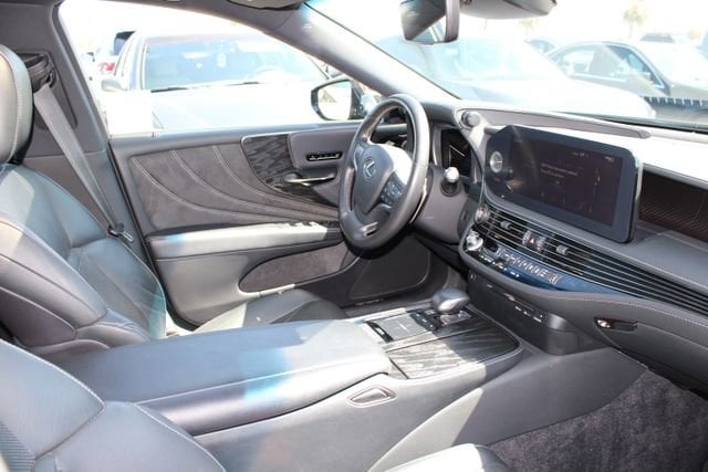 2022 LEXUS LS 500 photo 5