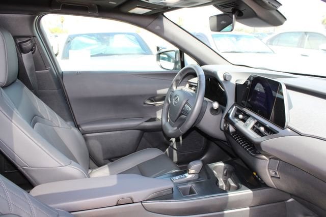 2025 LEXUS UX 300h photo 5