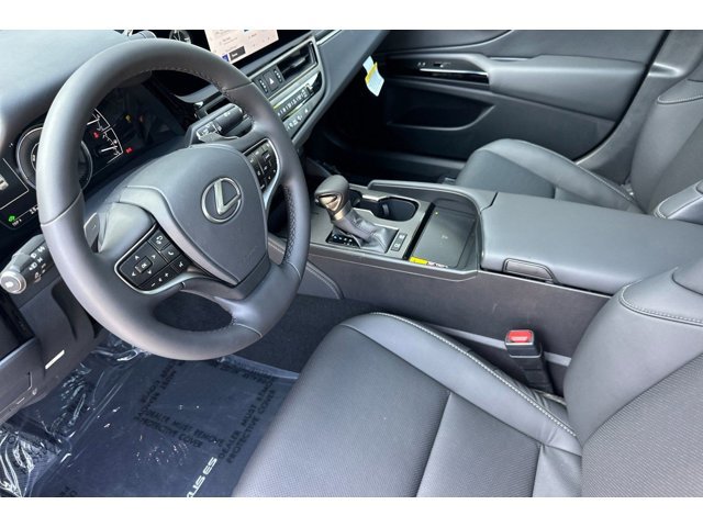 2025 Lexus ES 300h photo 4