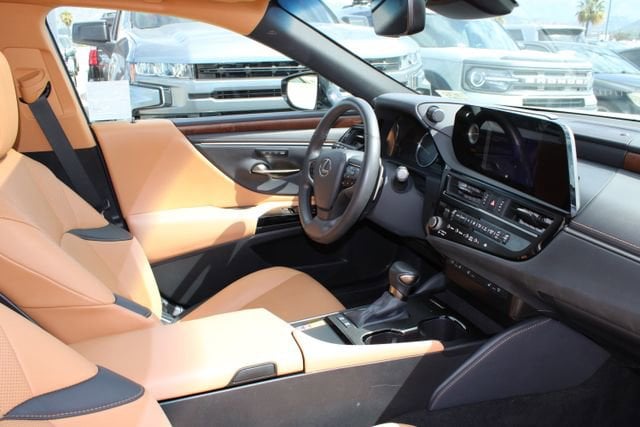2024 LEXUS ES 300h Base photo 5