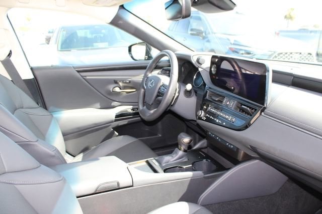 2025 LEXUS ES 300h Base photo 5