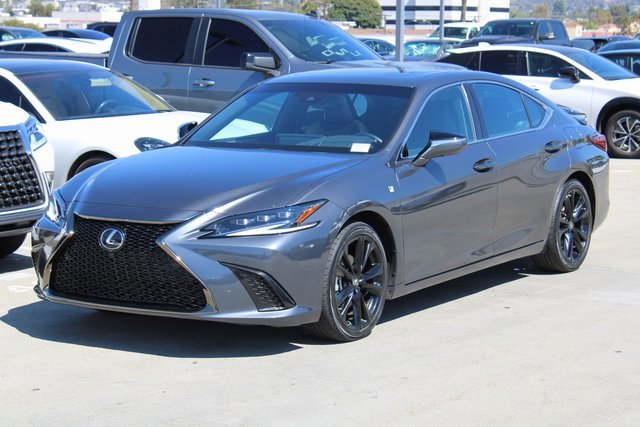2024 Lexus ES 300h photo 3