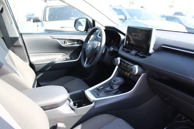 2025 Toyota RAV4 Hybrid XLE photo 5