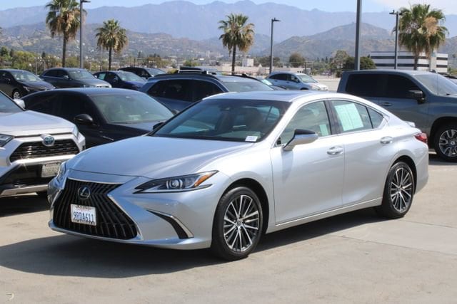 2025 LEXUS ES 300h Base photo 3