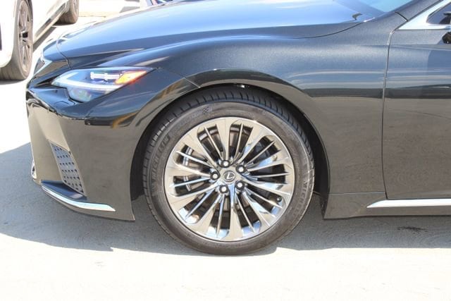 2022 LEXUS LS 500 photo 4