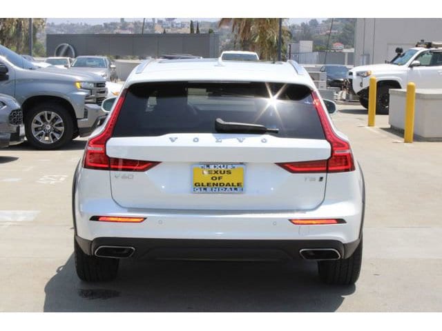 2020 Volvo V60 Cross Country T5 photo 2