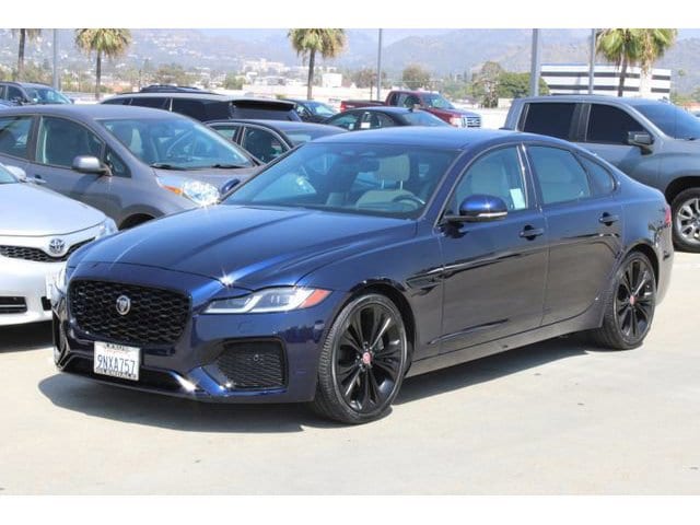 2022 Jaguar XF SE photo 3