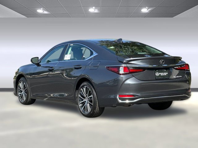 2025 Lexus ES 300h photo 3