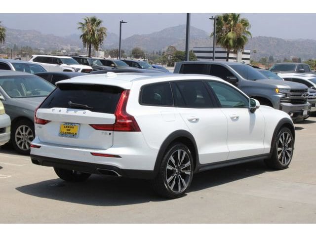 2020 Volvo V60 Cross Country T5 photo 3