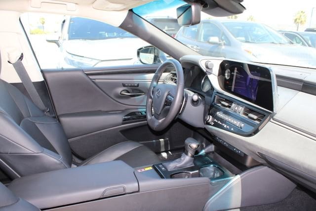 2024 LEXUS ES 300h Base photo 5