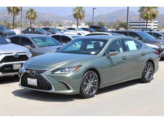 2025 LEXUS ES 300h Base photo 3