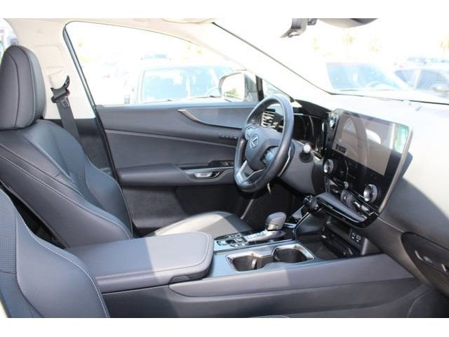 2024 Lexus NX 450h+ Luxury photo 5