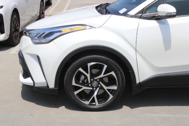 2020 Toyota C-HR XLE photo 4