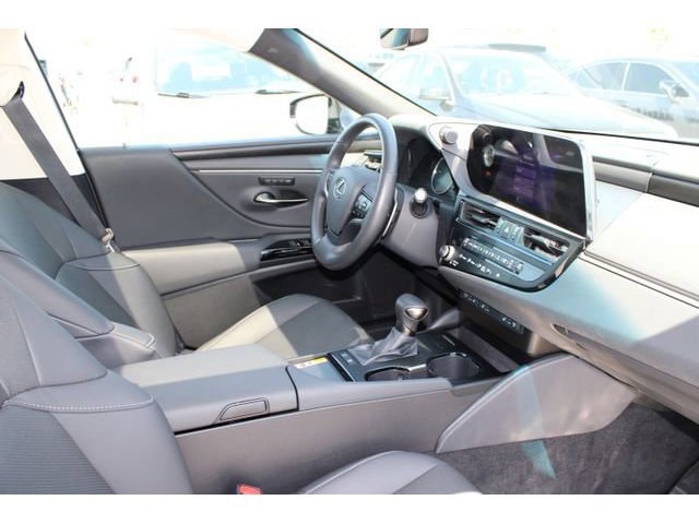 2025 LEXUS ES 300h Base photo 5