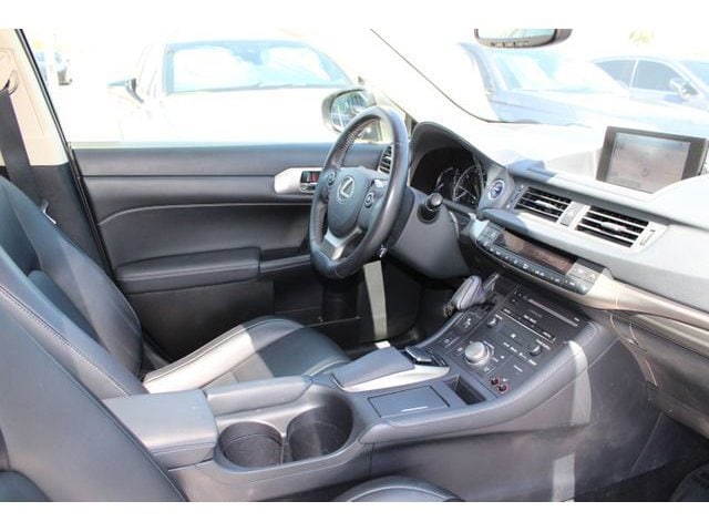 2017 LEXUS CT 200h photo 5