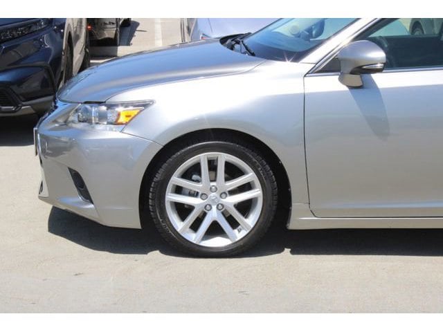 2017 LEXUS CT 200h photo 4